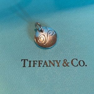 💥SALE💥 Tiffany & Co. Letter “V” Disc Charm